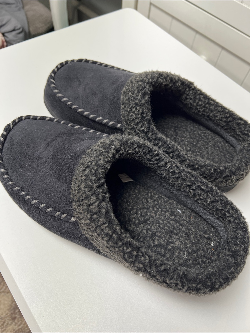 Men's Black Cozy Sherpa-Lined Slip-On Loafers
